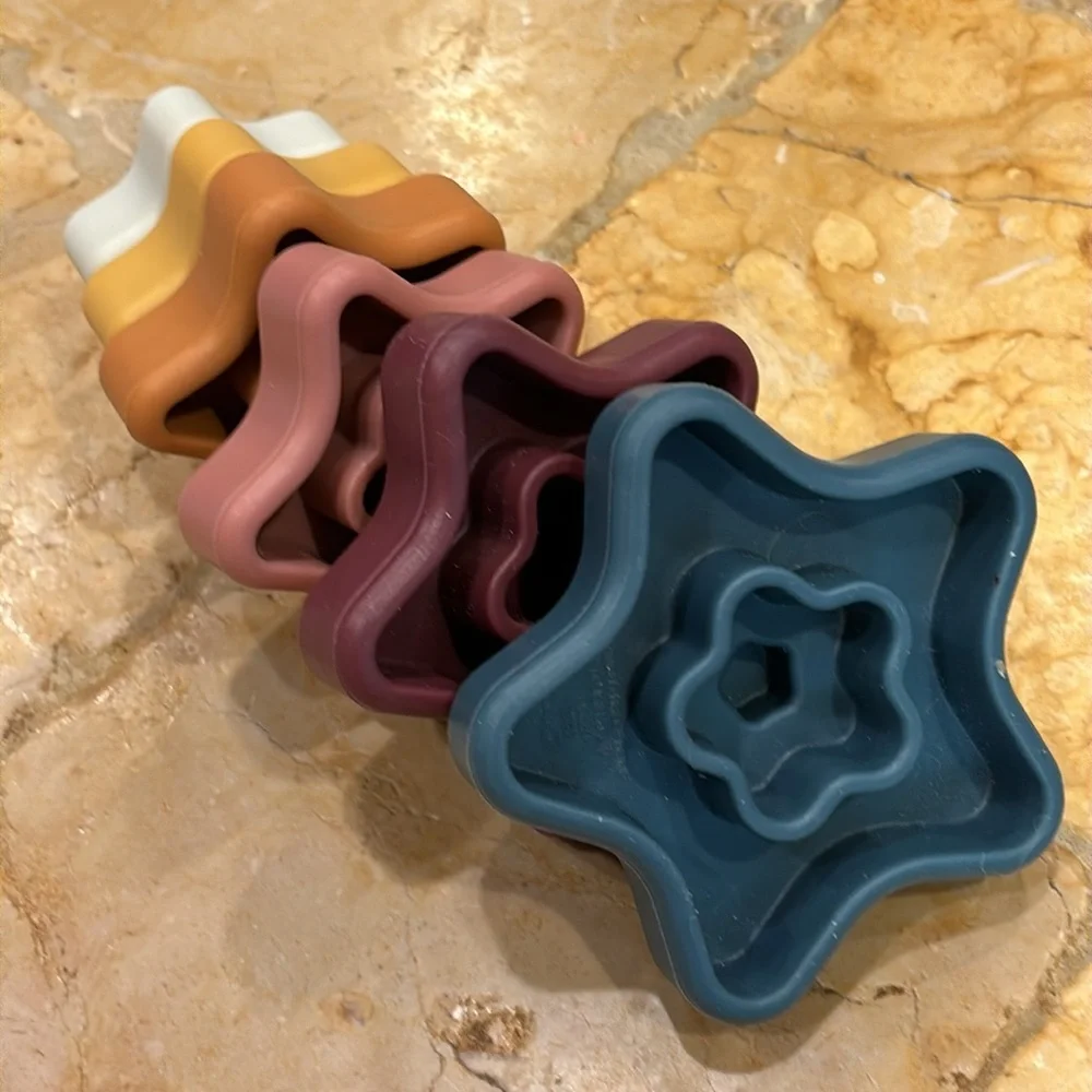 Stacking silicon earth tone star tower